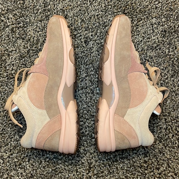 Chanel PINK & Tan 2019 Interlocking CC Logo Sneakers Size 39 - Picture 6 of 7